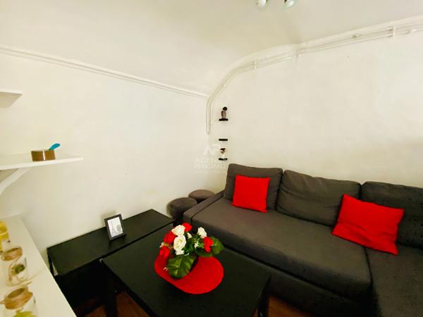 "Versailles Saint-Louis" Studio meublé de 15 m² ! Loyer 650 €/mois charges comprises **  - Référence  22483