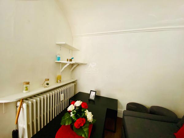 "Versailles Saint-Louis" Studio meublé de 15 m² ! Loyer 650 €/mois charges comprises **  - Référence  22483