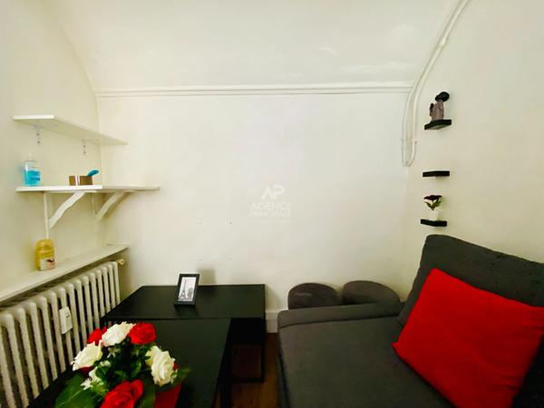 "Versailles Saint-Louis" Studio meublé de 15 m² ! Loyer 650 €/mois charges comprises **  - Référence  22483