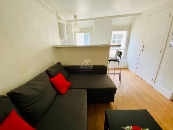 "Versailles Saint-Louis" Studio meublé de 15 m² ! Loyer 650 €/mois charges comprises **  - Référence  22483