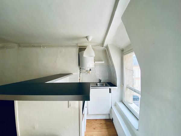 "Versailles Saint-Louis" Studio meublé de 15 m² ! Loyer 650 €/mois charges comprises **  - Référence  22483