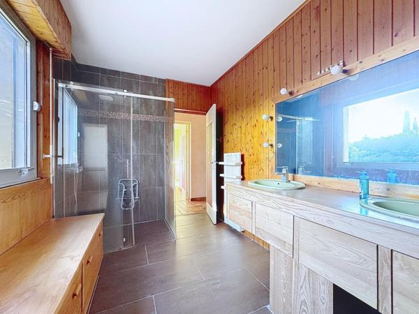 Rare : Villa de plain-pied à Coublevie, terrain plat, sans vis-à-vis