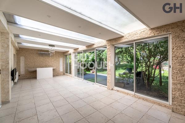 MAISON FAMILIALE AVEC SOUS-SOL DE 6 PIECES ( environ 196 m²) À SAINTRY-SUR-SEINE