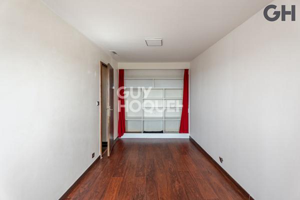 MAISON FAMILIALE AVEC SOUS-SOL DE 6 PIECES ( environ 196 m²) À SAINTRY-SUR-SEINE