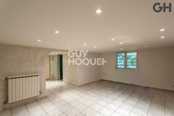 MAISON FAMILIALE AVEC SOUS-SOL DE 6 PIECES ( environ 196 m²) À SAINTRY-SUR-SEINE