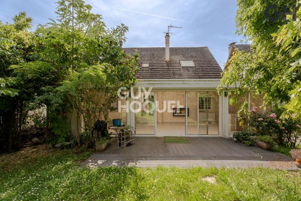MAISON FAMILIALE AVEC SOUS-SOL DE 6 PIECES ( environ 196 m²) À SAINTRY-SUR-SEINE