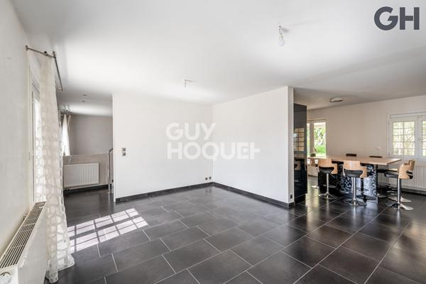 MAISON FAMILIALE AVEC SOUS-SOL DE 6 PIECES ( environ 196 m²) À SAINTRY-SUR-SEINE