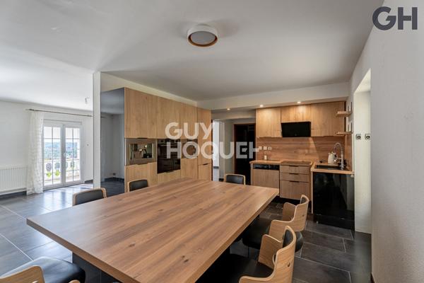 MAISON FAMILIALE AVEC SOUS-SOL DE 6 PIECES ( environ 196 m²) À SAINTRY-SUR-SEINE