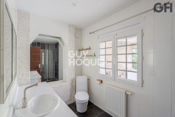 MAISON FAMILIALE AVEC SOUS-SOL DE 6 PIECES ( environ 196 m²) À SAINTRY-SUR-SEINE
