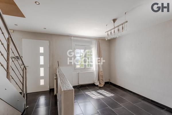 MAISON FAMILIALE AVEC SOUS-SOL DE 6 PIECES ( environ 196 m²) À SAINTRY-SUR-SEINE