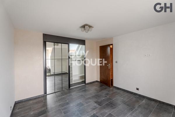 MAISON FAMILIALE AVEC SOUS-SOL DE 6 PIECES ( environ 196 m²) À SAINTRY-SUR-SEINE