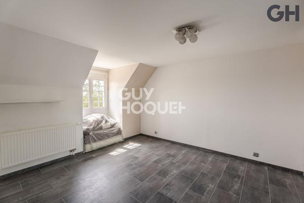 MAISON FAMILIALE AVEC SOUS-SOL DE 6 PIECES ( environ 196 m²) À SAINTRY-SUR-SEINE