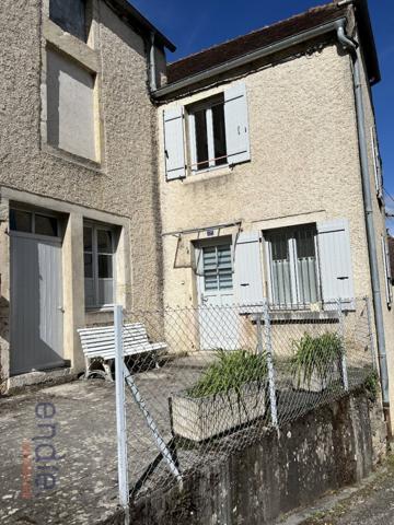 Maison duplex  fort potentiel – village touristique
