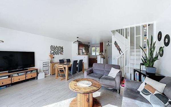 Maison à vendre    5 pièces • 90 m2 Voisins-le-Bretonneux