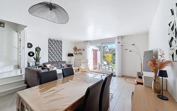 Maison à vendre    5 pièces • 90 m2 Voisins-le-Bretonneux