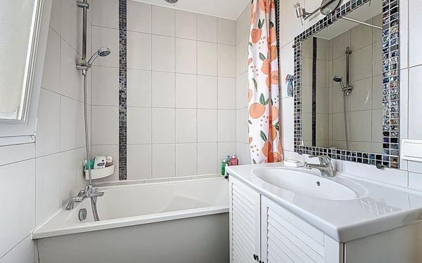 Maison à vendre    5 pièces • 90 m2 Voisins-le-Bretonneux