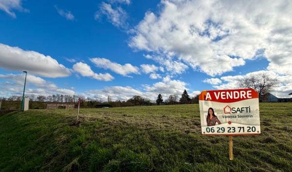 Terrain de 800 m2 constructible, viabilisé en EDF