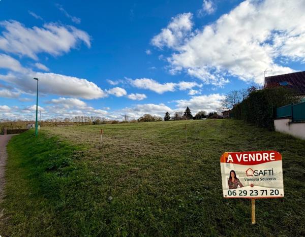 Terrain de 800 m2 constructible, viabilisé en EDF