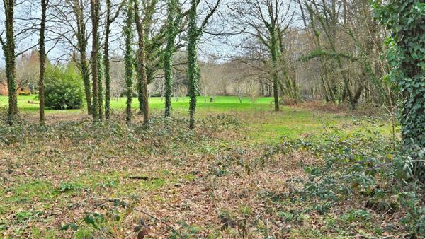 TERRAIN 1676M² - ENVIRONNEMENT CAMPAGNE ET BOISE