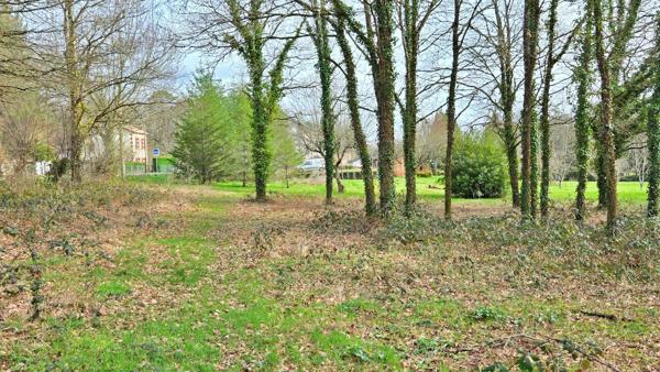 TERRAIN 1676M² - ENVIRONNEMENT CAMPAGNE ET BOISE
