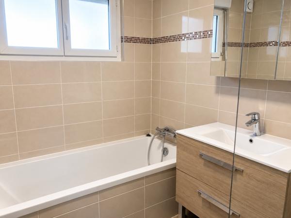 MAISON DE BOURG AVEC TERRAIN ET DEPENDANCES