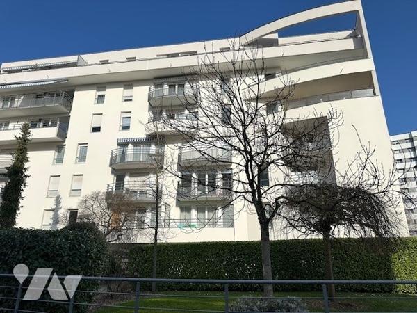 NANCY Croix de Bourgogne Appartement avec terrasse!