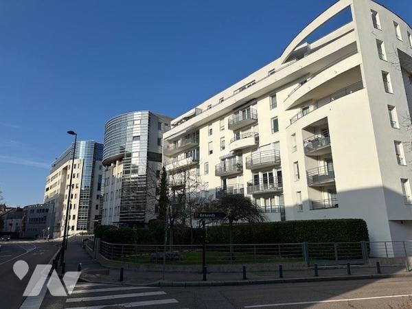 NANCY Croix de Bourgogne Appartement avec terrasse!