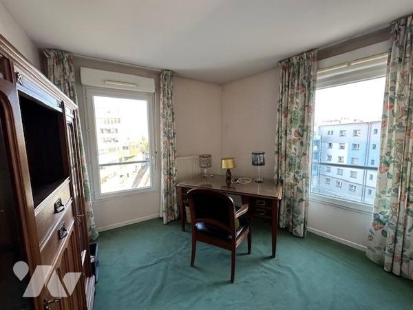 NANCY Croix de Bourgogne Appartement avec terrasse!