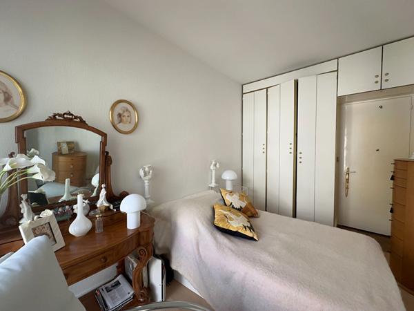 Appartement Neuilly Sur Seine 2 pièce(s) - Victor Hugo- 59,31carrez + Cave