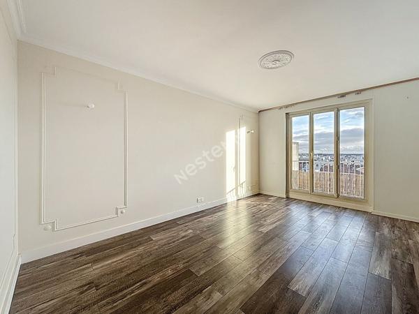 MONTREUIL, AU PIED DU METRO CROIX DE CHAVAUX, DERNIER ETAGE SANS VIS A VIS, 3 PIÈCES AVEC CAVE ET PARKING.