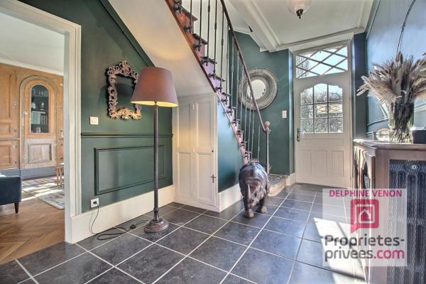 Maison prestige entre Loire et coeur de ville à Châteauneuf Sur Loire  sur un parc de 1600 m²  dominant  les terres du château