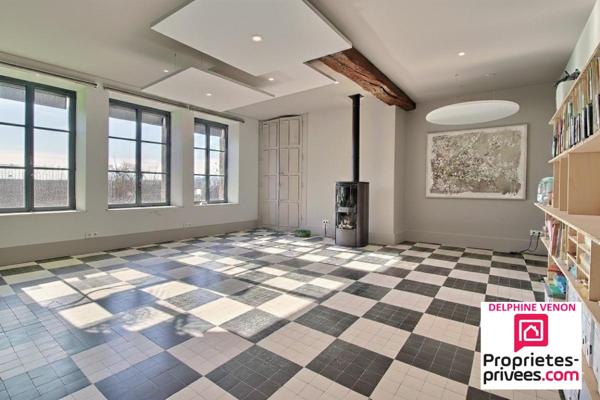 Maison prestige entre Loire et coeur de ville à Châteauneuf Sur Loire  sur un parc de 1600 m²  dominant  les terres du château