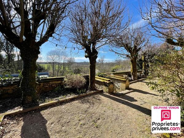 Maison prestige entre Loire et coeur de ville à Châteauneuf Sur Loire  sur un parc de 1600 m²  dominant  les terres du château