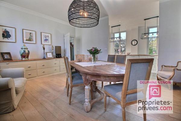 Maison prestige entre Loire et coeur de ville à Châteauneuf Sur Loire  sur un parc de 1600 m²  dominant  les terres du château