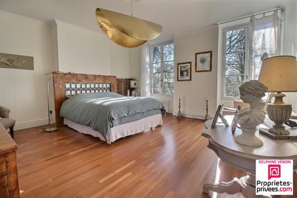 Maison prestige entre Loire et coeur de ville à Châteauneuf Sur Loire  sur un parc de 1600 m²  dominant  les terres du château