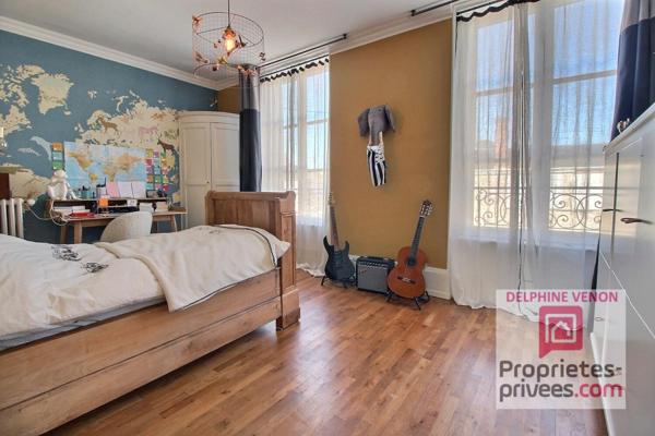 Maison prestige entre Loire et coeur de ville à Châteauneuf Sur Loire  sur un parc de 1600 m²  dominant  les terres du château