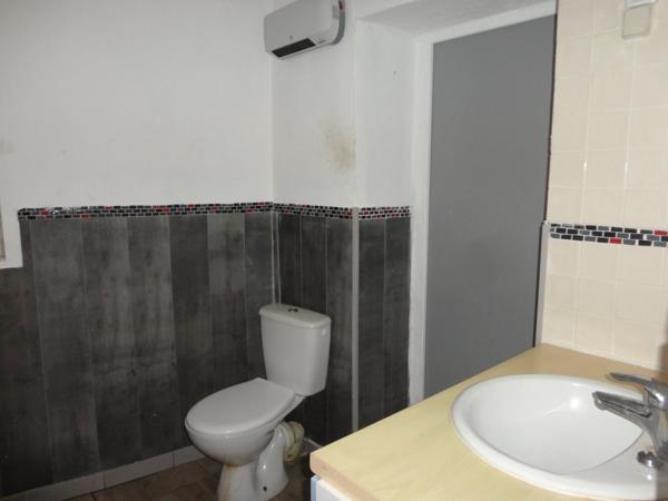 Dpt Pyrénées Orientales (66), à vendre proche LE SOLER maison P11 de 178 m² répartie en 2 appartements et garage