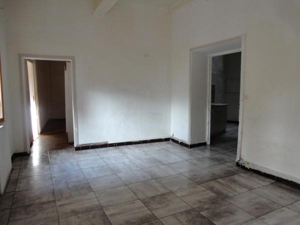 Dpt Pyrénées Orientales (66), à vendre proche LE SOLER maison P11 de 178 m² répartie en 2 appartements et garage