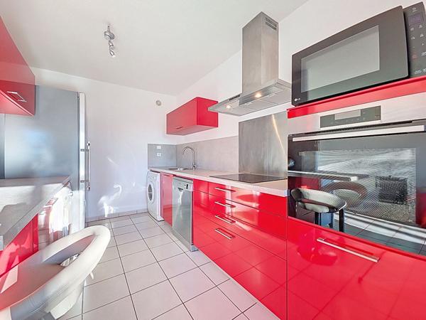 CASTANET-TOLOSAN - Appartement T3 rénové - Dernier étage - Terrasse plein sud