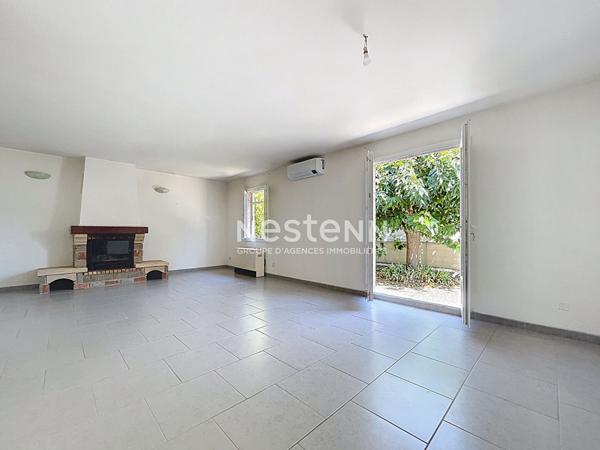 Villa entièrement de plain pied, 4 pièces, 3 chambres, jardin, garage, cave, place de parking