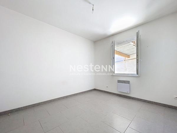 Villa entièrement de plain pied, 4 pièces, 3 chambres, jardin, garage, cave, place de parking