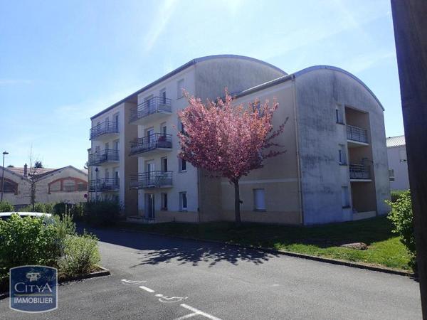 Appartement à louer 2 pièces 45.6m² Héricourt (70400)