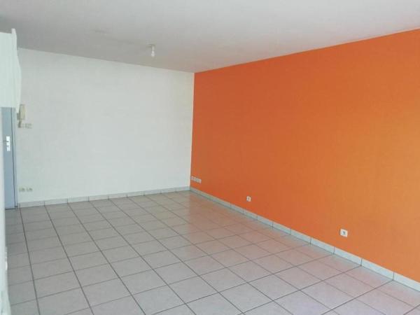 Appartement à louer 2 pièces 45.6m² Héricourt (70400)