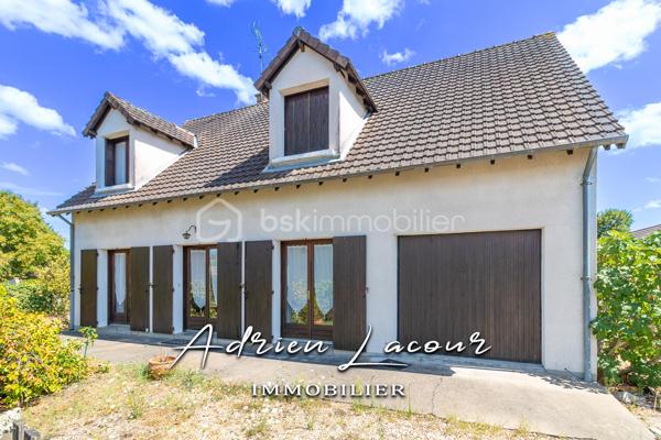 ROMORANTIN-LANTHENAY (41200) - MAISON DES ANNÉES 70, dans un quartier résidentiel, proche des commerces et de toutes les commodités, vous découvrirez au rez-de-chaussée un salon/séjour avec sa cheminée à foyer ouvert, une cuisine aménagée, un bureau, une buanderie et un wc indépendant. A l'étage, 5 chambres dont une en enfilade, une salle de bain et un wc indépendant. Attenant et accessible de la cuisine, un cellier et un garage. L'ensemble sur un terrain paysagé de près de 600 m².
Chauffage électrique, cheminée à foyer ouvert…
Travaux de rénovation et de rafraichissement à prévoir.
A découvrir rapidement, idéale pour toutes la famille!

Pour visiter et vous accompagner dans votre projet n'hésitez pas à me contacter, ADRIEN LACOUR.
- ESTIMATION GRATUITE DE VOTRE BIEN -