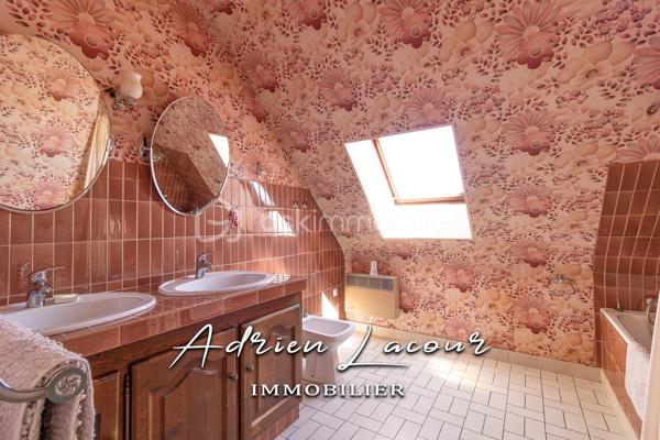 ROMORANTIN-LANTHENAY (41200) - MAISON DES ANNÉES 70, dans un quartier résidentiel, proche des commerces et de toutes les commodités, vous découvrirez au rez-de-chaussée un salon/séjour avec sa cheminée à foyer ouvert, une cuisine aménagée, un bureau, une buanderie et un wc indépendant. A l'étage, 5 chambres dont une en enfilade, une salle de bain et un wc indépendant. Attenant et accessible de la cuisine, un cellier et un garage. L'ensemble sur un terrain paysagé de près de 600 m².
Chauffage électrique, cheminée à foyer ouvert…
Travaux de rénovation et de rafraichissement à prévoir.
A découvrir rapidement, idéale pour toutes la famille!

Pour visiter et vous accompagner dans votre projet n'hésitez pas à me contacter, ADRIEN LACOUR.
- ESTIMATION GRATUITE DE VOTRE BIEN -
