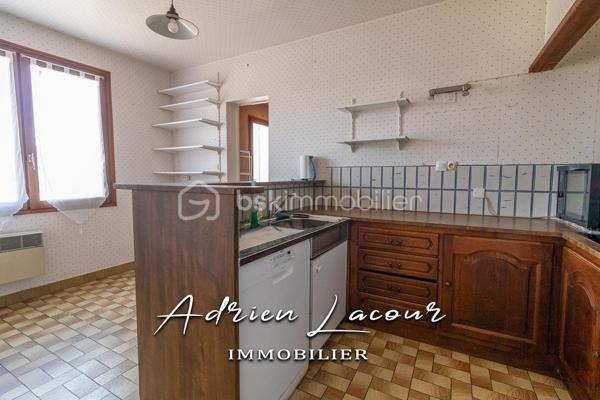 ROMORANTIN-LANTHENAY (41200) - MAISON DES ANNÉES 70, dans un quartier résidentiel, proche des commerces et de toutes les commodités, vous découvrirez au rez-de-chaussée un salon/séjour avec sa cheminée à foyer ouvert, une cuisine aménagée, un bureau, une buanderie et un wc indépendant. A l'étage, 5 chambres dont une en enfilade, une salle de bain et un wc indépendant. Attenant et accessible de la cuisine, un cellier et un garage. L'ensemble sur un terrain paysagé de près de 600 m².
Chauffage électrique, cheminée à foyer ouvert…
Travaux de rénovation et de rafraichissement à prévoir.
A découvrir rapidement, idéale pour toutes la famille!

Pour visiter et vous accompagner dans votre projet n'hésitez pas à me contacter, ADRIEN LACOUR.
- ESTIMATION GRATUITE DE VOTRE BIEN -
