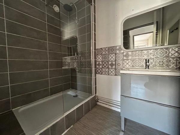 Vente                                                      Appartement
                        
                     3 pièces                      69 m2                     à Perpignan