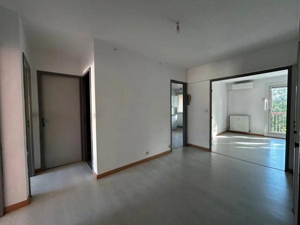Vente                                                      Appartement
                        
                     3 pièces                      69 m2                     à Perpignan
