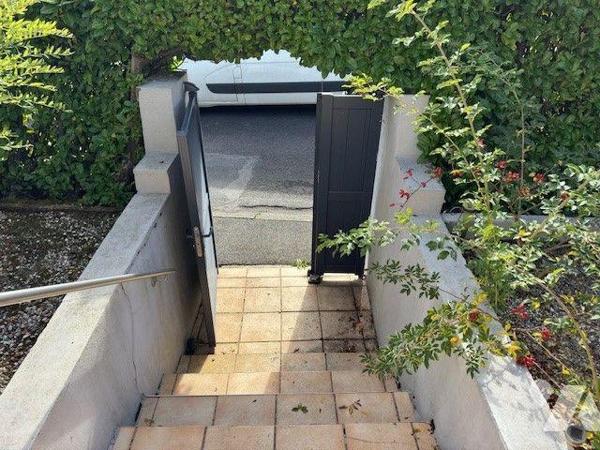 A vendre maison Quimperlé (29)

Située dans le quartier résidentiel de Kerneuzec, cette maiso...