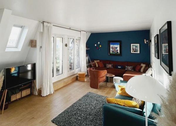 SURESNES/ CENTRE VILLE/ PLACE DU MARCHÉ /  4 PIECES AVEC BALCON, CAVE ET PARKING